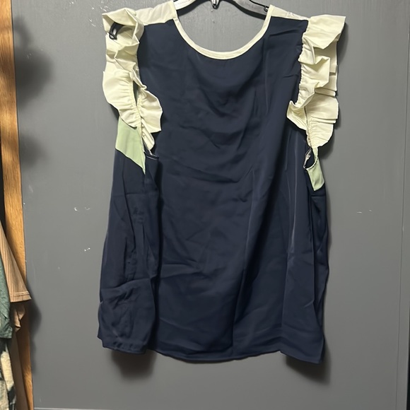 NEW! Plus Size Color Block Top 4X - Picture 6 of 7